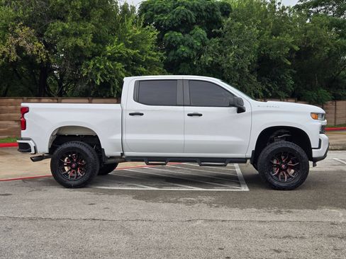 Used 2020 Chevrolet Silverado 1500 Custom w/ Custom Value Package RWD image 2