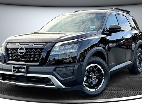 New 2025 Nissan Pathfinder Rock Creek image 2