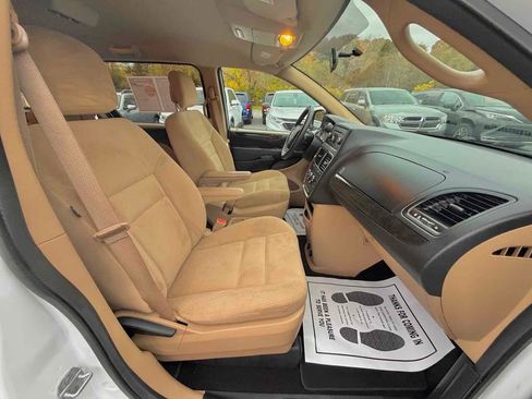 Used 2016 Dodge Grand Caravan SE w/ Quick Order Package 29E SE image 17