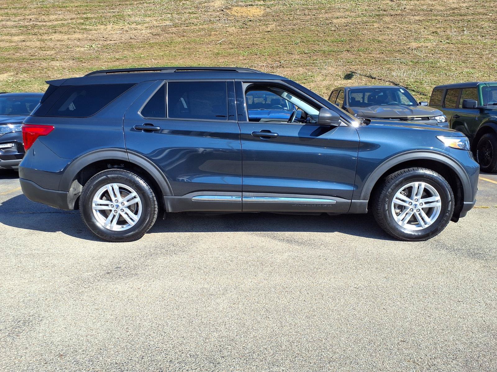 Used 2023 Ford Explorer XLT w/ Equipment Group 202A AWD/4WD image 6
