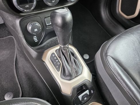 Used 2015 Jeep Renegade Limited AWD/4WD image 27