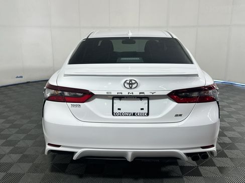 Used 2024 Toyota Camry SE w/ Convenience Package FWD image 4