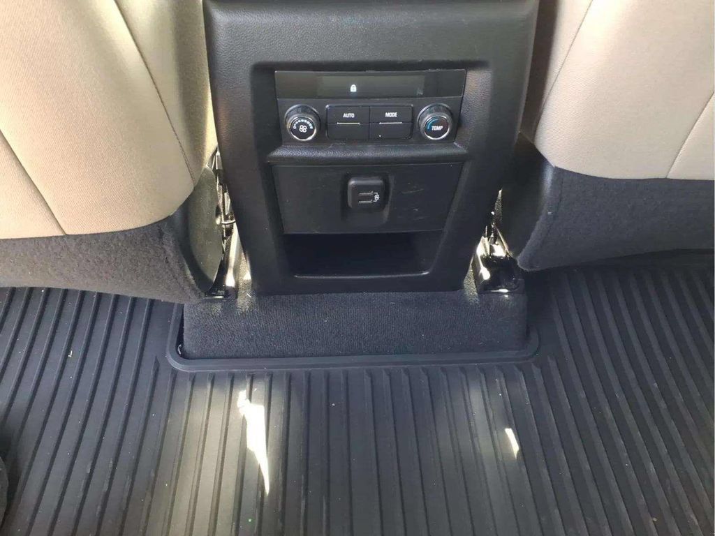Used 2023 Chevrolet Traverse LS FWD image 13