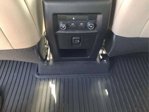 Used 2023 Chevrolet Traverse LS FWD image 13