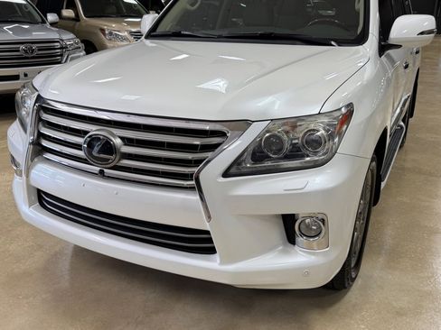 Used 2013 Lexus LX 570 4WD w/ Luxury Pkg w/Pre-crash image 27