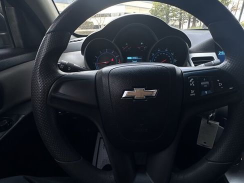 Used 2014 Chevrolet Cruze LS image 14