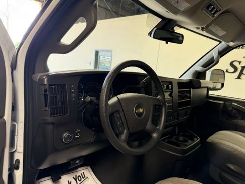 Used 2025 Chevrolet Express 3500 LT w/ LT Preferred Equipment Group RWD image 12