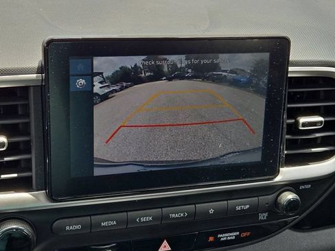 Used 2025 Hyundai Venue SEL FWD image 17