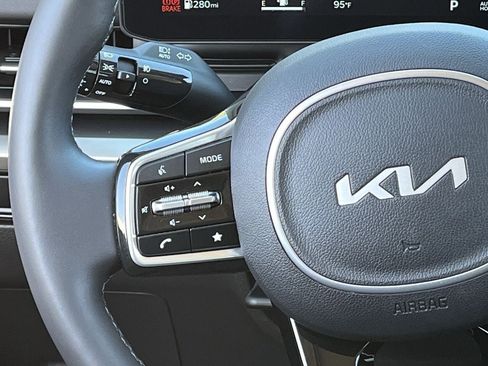 Used 2026 Kia Carnival SX Prestige FWD image 12