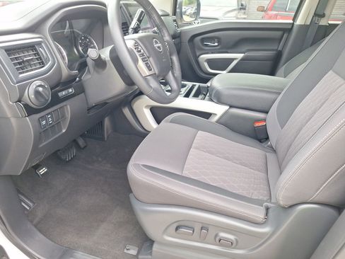Used 2024 Nissan Titan SV w/ SV Convenience Package RWD image 17