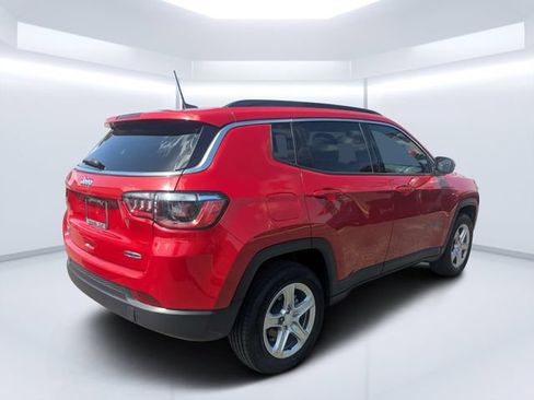 Certified 2024 Jeep Compass Latitude AWD/4WD image 3