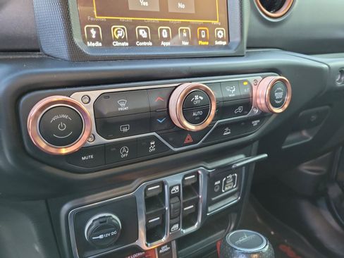 Used 2022 Jeep Gladiator Mojave AWD/4WD image 18
