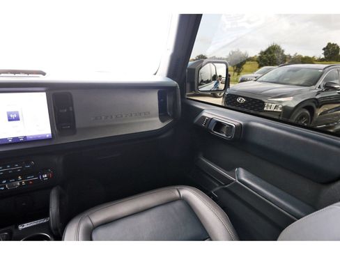 Used 2024 Ford Bronco Outer Banks w/ Sasquatch Package AWD/4WD image 12