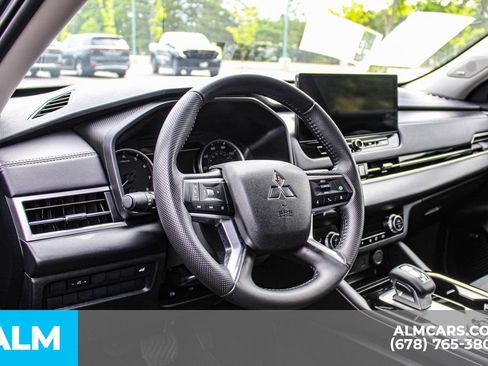 Used 2025 Mitsubishi Outlander SE FWD image 24