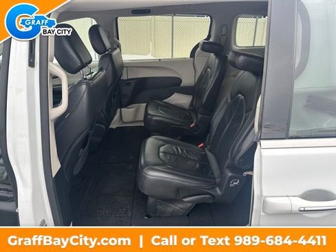 Used 2017 Chrysler Pacifica Touring-L w/ Tire & Wheel Group image 23
