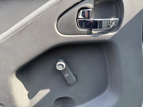 Used 2018 Nissan Frontier S AWD/4WD image 16