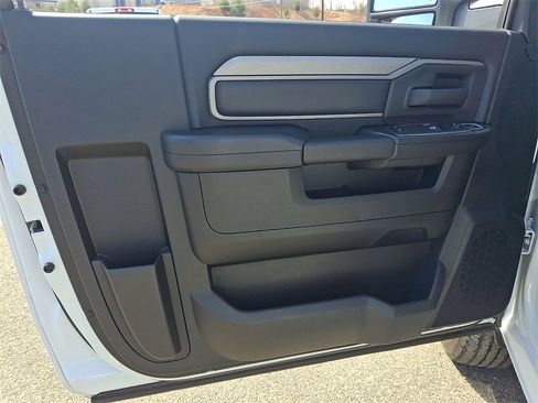 Used 2024 RAM 2500 Tradesman w/ Chrome Appearance Group image 11