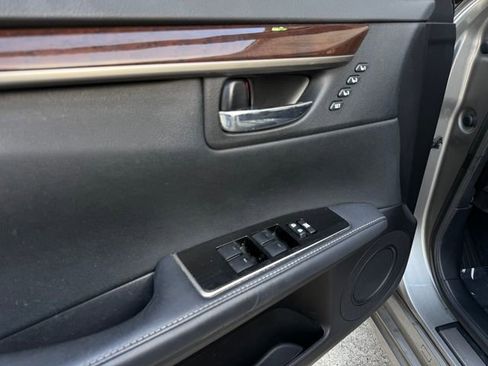 Used 2017 Lexus ES 350 w/ Premium Package image 12