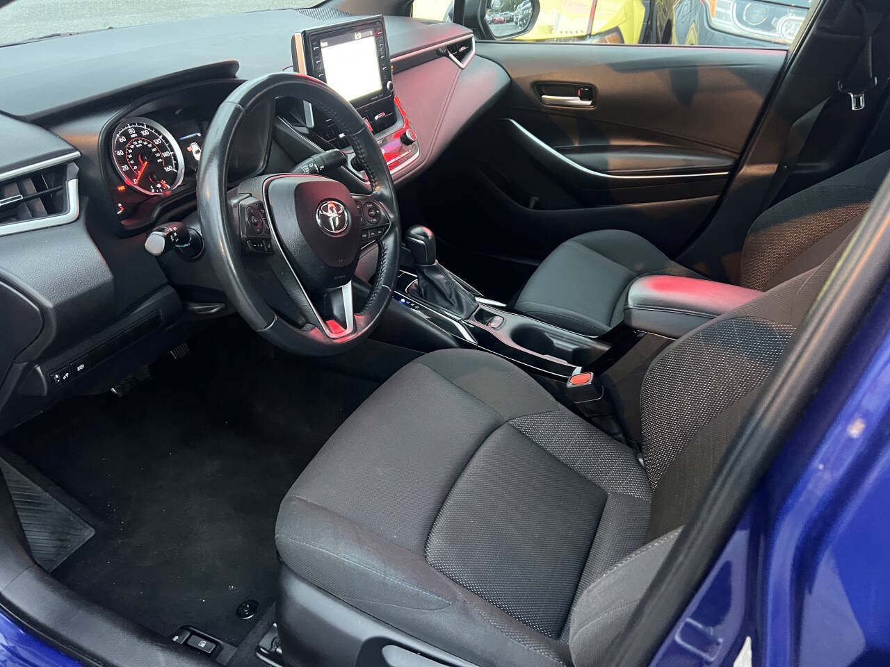 Used 2020 Toyota Corolla SE w/ SE Premium Package FWD image 7