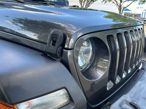 Certified 2020 Jeep Wrangler Sport AWD/4WD image 24