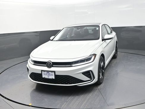 New 2026 Volkswagen Jetta SE FWD image 4