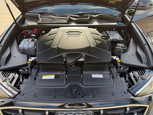 Used 2024 Audi Q8 Premium Plus w/ Premium Plus Package image 18