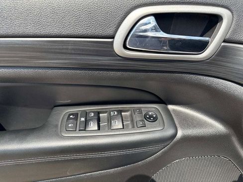 Used 2021 Jeep Grand Cherokee Laredo image 8