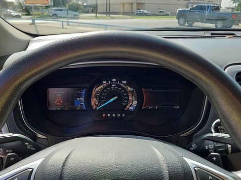 Used 2018 Ford Fusion SE FWD image 22