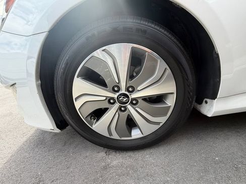 Used 2015 Hyundai Sonata Limited w/ Option Group 02 FWD image 9