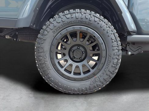 New 2025 Jeep Gladiator Nighthawk image 9