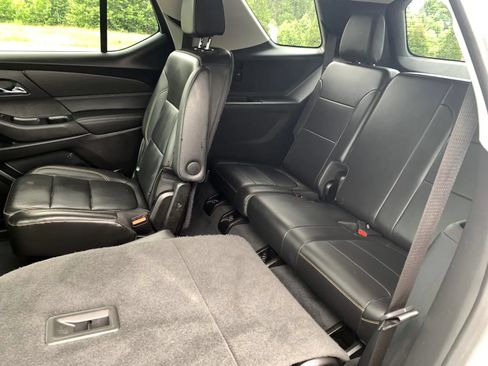 Used 2021 Chevrolet Traverse RS FWD image 28