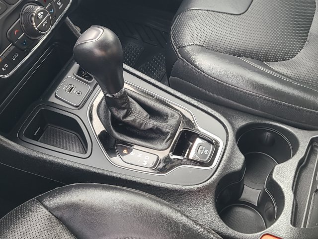 Used 2019 Jeep Cherokee Limited FWD image 21