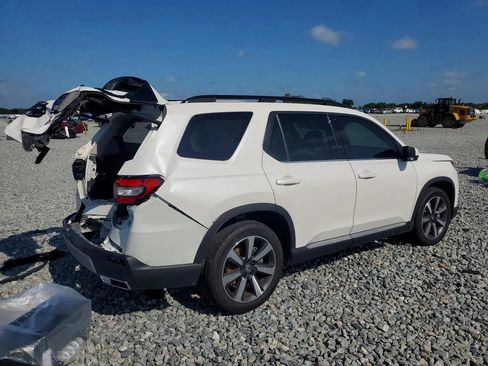 Used 2025 Honda Pilot Touring image 3
