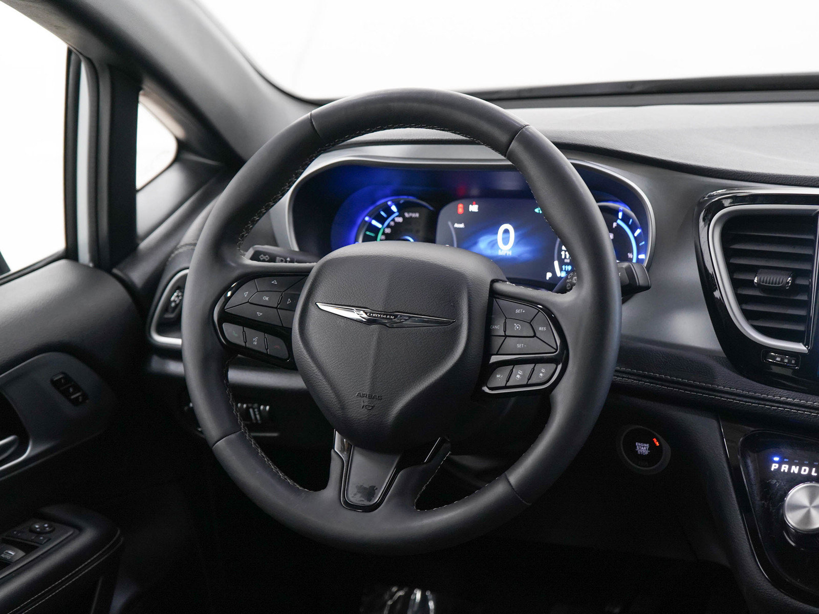 Used 2024 Chrysler Pacifica Limited FWD image 15