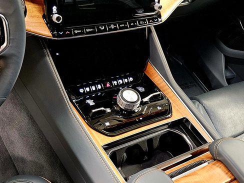 Used 2022 Jeep Grand Wagoneer Series II w/ Convenience Group III AWD/4WD image 46