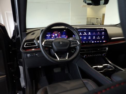 Used 2024 Chevrolet Traverse Z71 w/ LPO, Floor Liner Package image 15