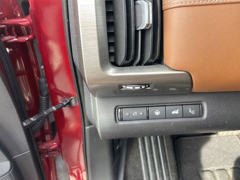 Used 2023 Nissan Pathfinder Platinum FWD image 14