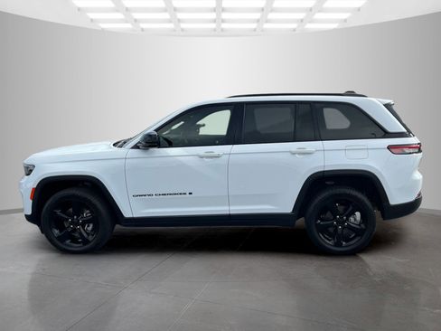 Used 2022 Jeep Grand Cherokee Altitude image 7