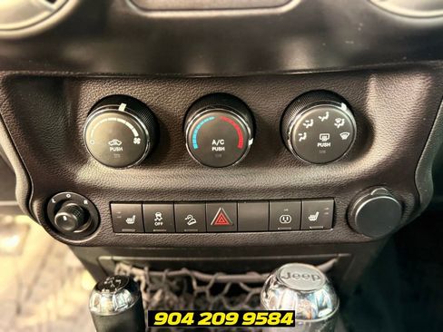 Used 2017 Jeep Wrangler Unlimited Rubicon AWD/4WD image 18