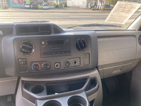 Used 2010 Ford E-250 and Econoline 250 image 10