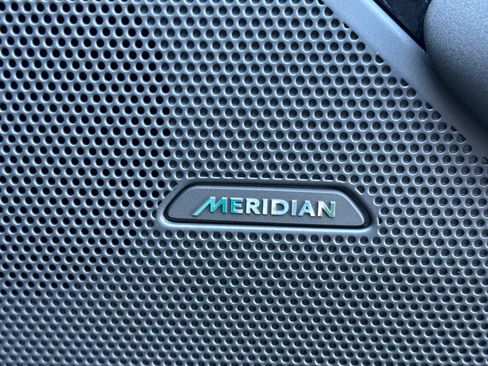 Certified 2025 Land Rover Range Rover Velar Dynamic SE image 20