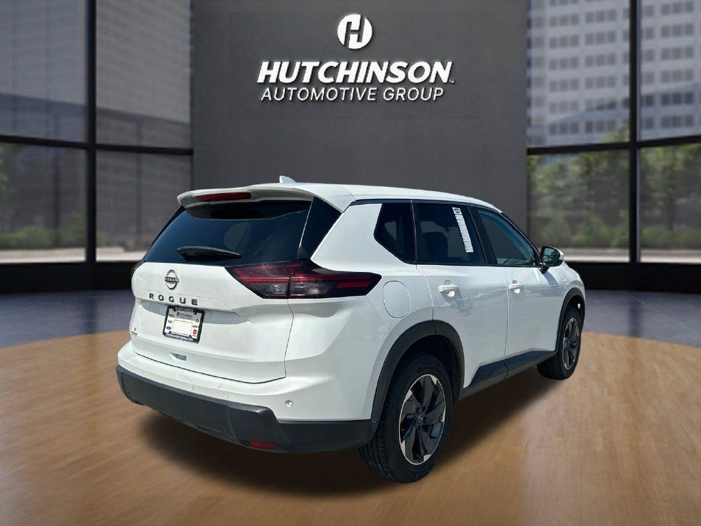 Used 2025 Nissan Rogue SV FWD image 7