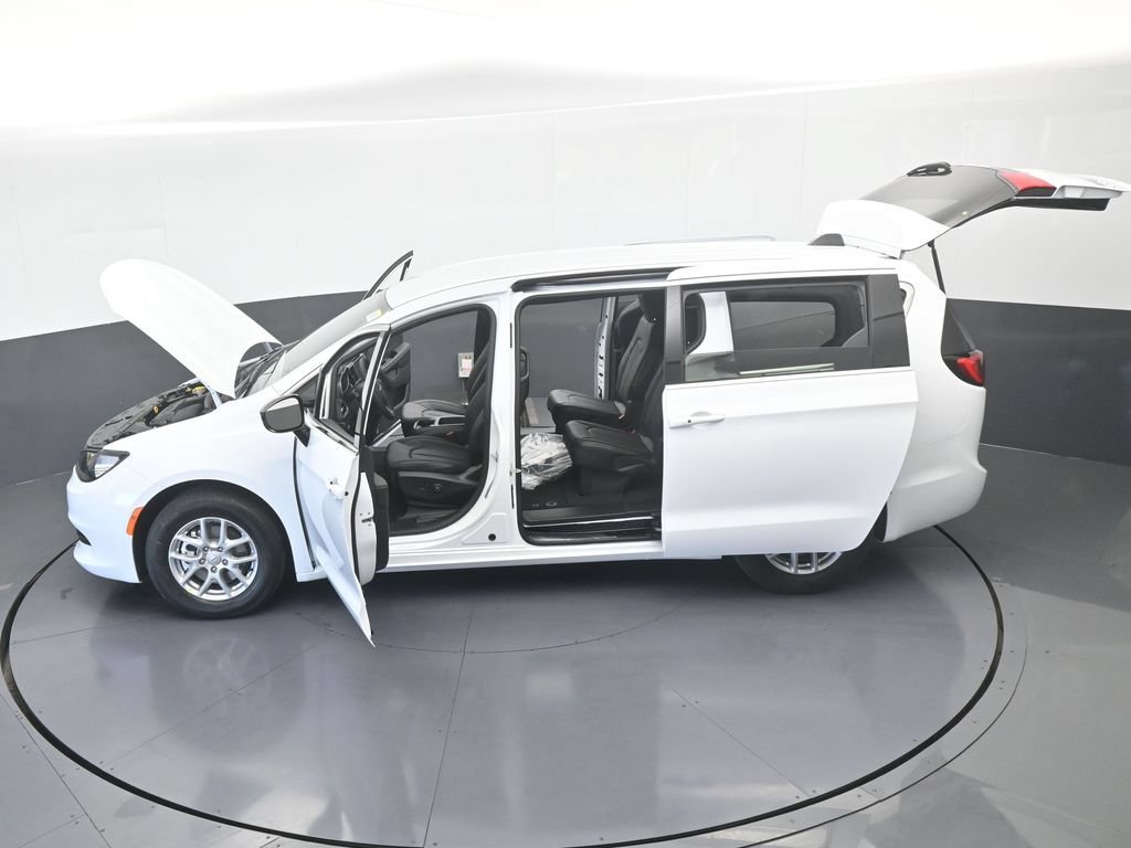 New 2026 Chrysler Voyager LX FWD image 61