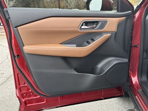 New 2026 Nissan Rogue Platinum image 11