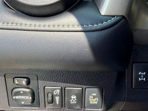 Used 2014 Toyota RAV4 Limited w/ Technology Package AWD/4WD image 17