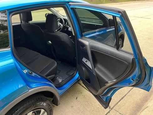 Used 2018 Toyota RAV4 LE image 20