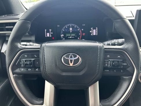 Used 2025 Toyota 4Runner SR5 AWD/4WD image 36