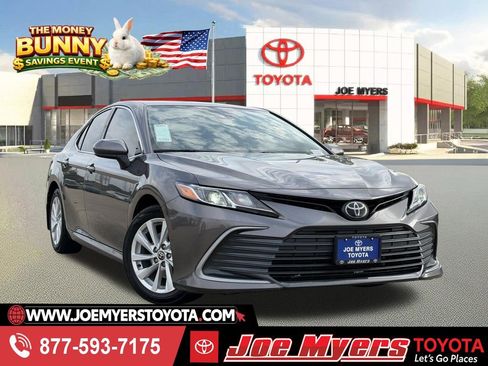 Used 2022 Toyota Camry LE FWD image 1