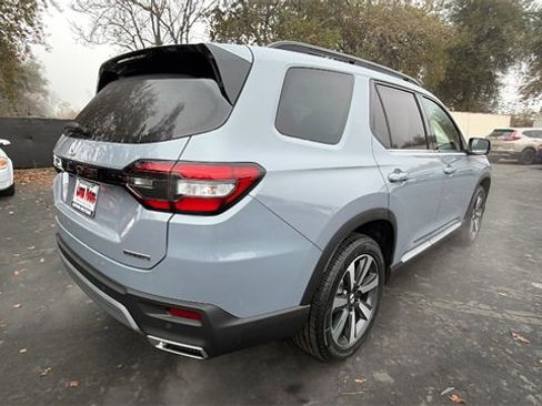 New 2025 Honda Pilot Touring image 4