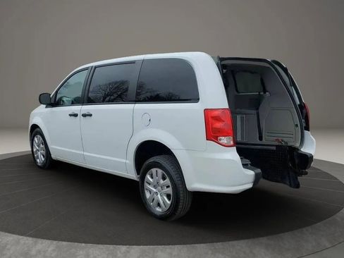 Used 2019 Dodge Grand Caravan SE FWD image 1